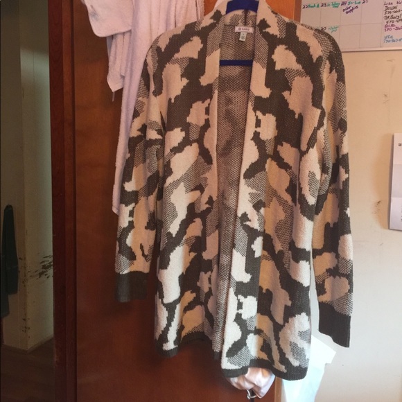 Women’s sweater purchased from Nordstrom rack - Picture 2 of 8